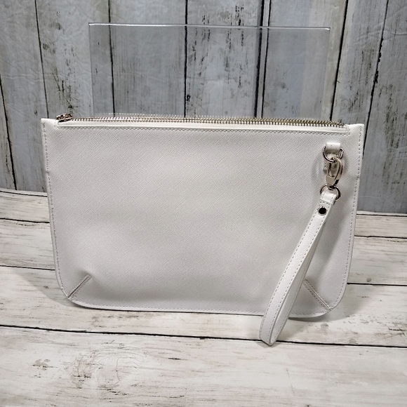 White House Black Market Vegan Lthr White Floral Zip Multi-Pocket Wristlet NWOT - Picture 4 of 10